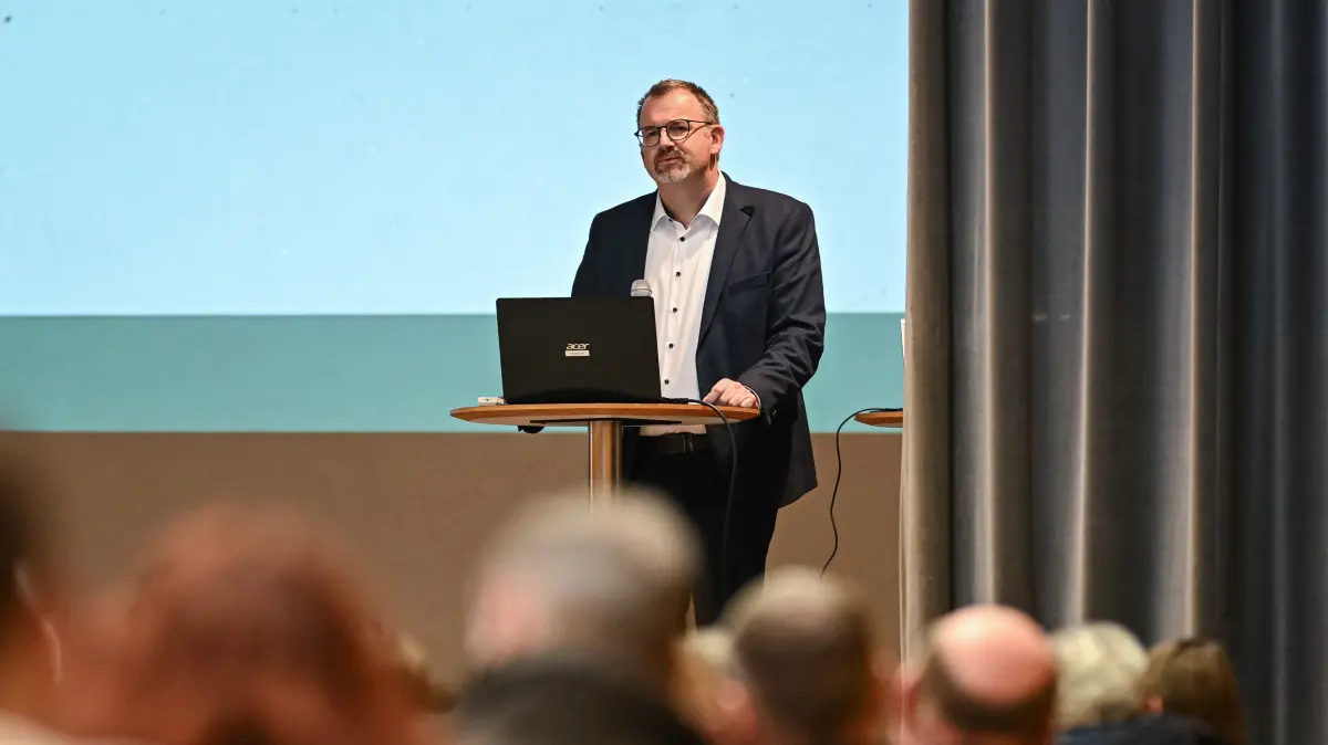 Eutingen 26.11.2025 Vortrag Operationsplan Deutschland, ueber Plaene der Bundeswehr in der Region.: Eutingen 26.11.2025
Vortrag Operationsplan Deutschland, ueber Plaene der Bundeswehr in der Region.
Landrat Andreas Junt
FOTO: Pressefoto ULMER / Markus Ulmer xxNOxMODELxRELEASExx