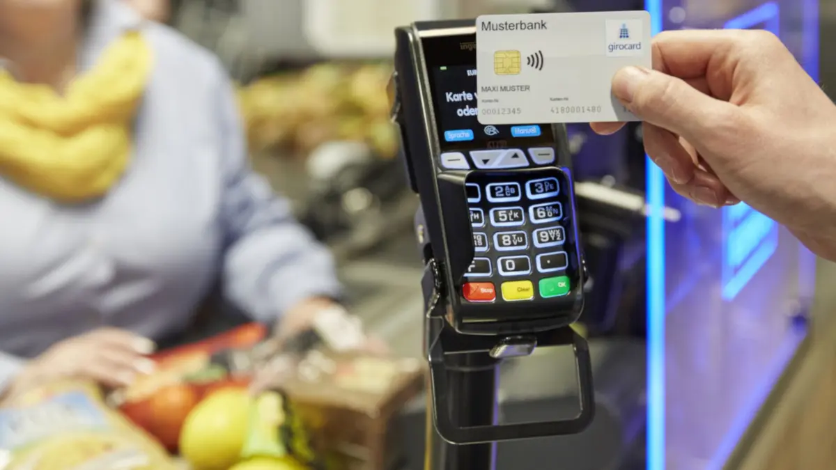 Mit den neuen EU-Regeln wird das Abheben von Bargeld im Supermarkt noch unkomplizierter und transparenter.
