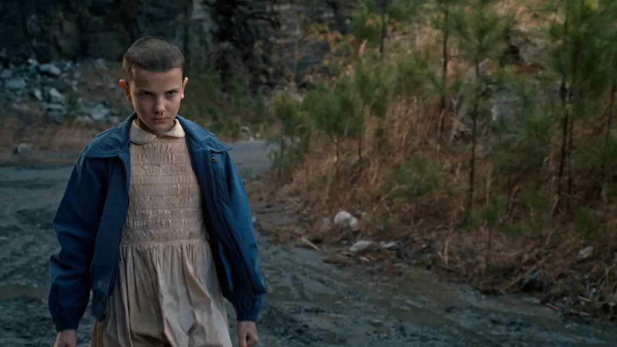 So wurde sie weltberühmt: Millie Bobby Brown als "Elfi" (Eleven) in der ersten Staffel "Stranger Things" - mit kurz rasierten Haaren und im Alter von gerade einmal 11 Jahren.