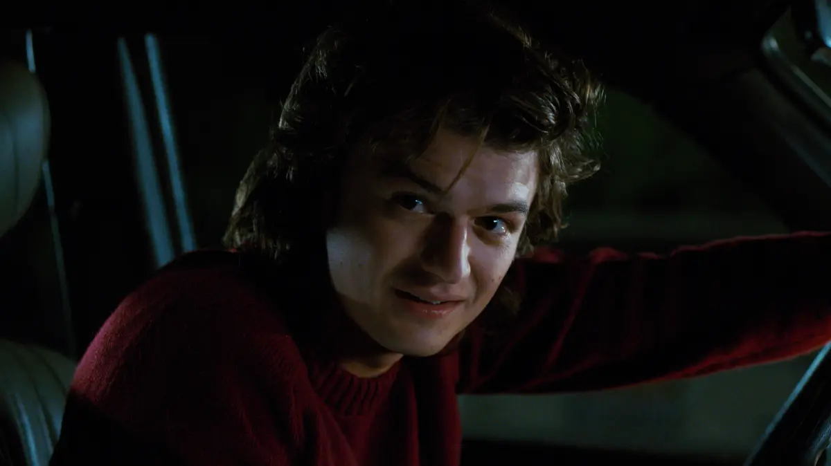 Keery ist in seiner Rolle als Steve Harrington ein typischer Mädchenschwarm - mit großem Herz. In der Serie fungiert er oftmals als "Babysitter" der Gruppe.