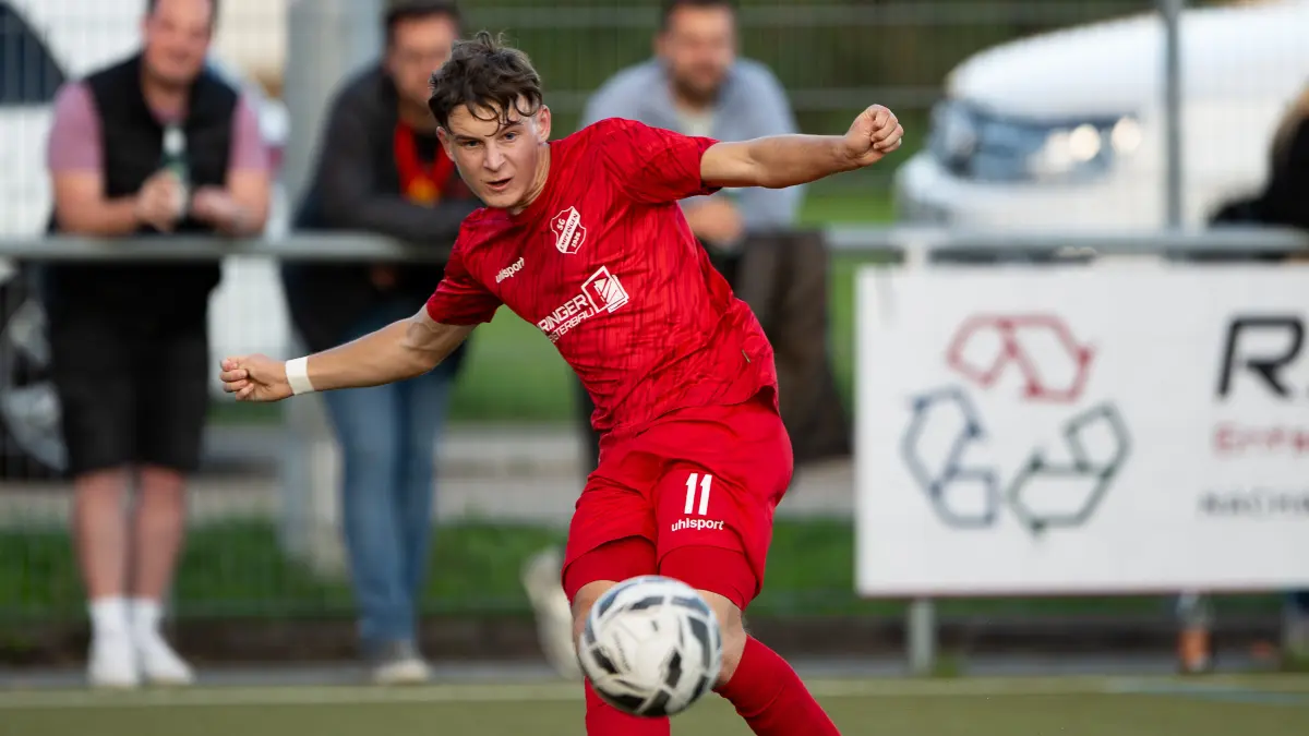 Hinter dem Einsatz von SGE-Spieler Denis Bozicevic steht noch ein Fragezeichen.