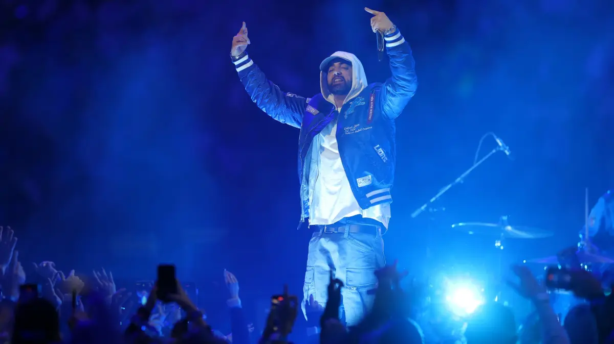Green Bay Packers v Detroit Lions: DETROIT, MICHIGAN - NOVEMBER 27: Eminem performs during the halftime show of the game between the Green Bay Packers and the Detroit Lions at Ford Field on November 27, 2025 in Detroit, Michigan. Gregory Shamus/Getty Images/AFP (Photo by Gregory Shamus / GETTY IMAGES NORTH AMERICA / Getty Images via AFP)