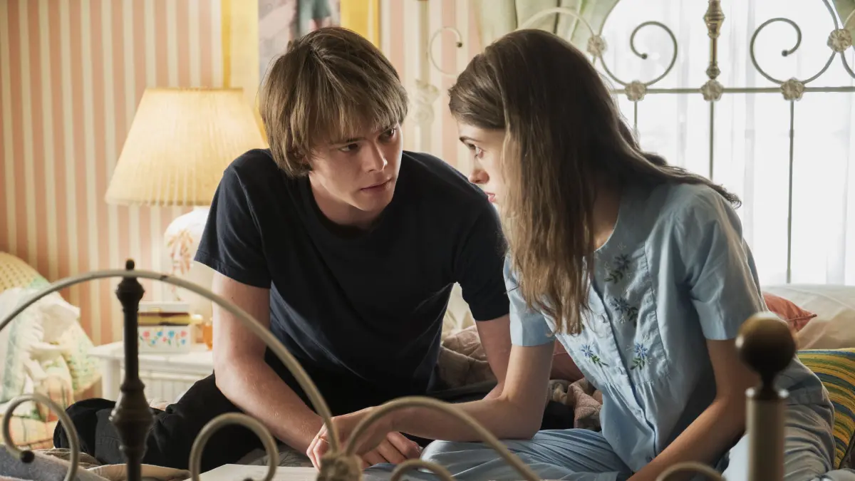 Diese beiden gehören ebenfalls zu den Lieblingen der Fans: Charlie Heaton als Jonathan Byers und Natalia Dyer als Nancy Wheeler. Bei den Dreharbeiten zur ersten Staffel waren sie 21 und 20 Jahre alt.