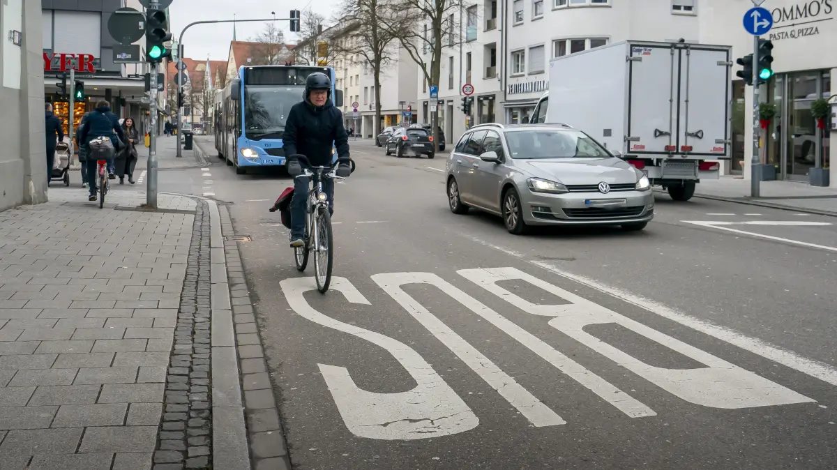 Busspur in der Frauenstraße (zwischen Rosengasse und Schuhhausgasse) wird für Radfahrer freigegeben
