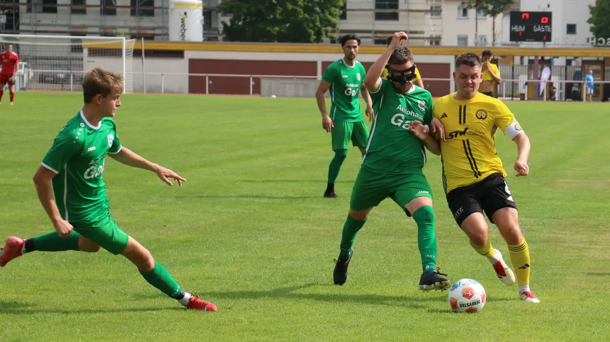 Der Crailsheimer Spielführer Marius Doderer – hier im Vorrundenspiel gegen Kaisersbach (1:1) – wurde am Montag 27 Jahre alt.