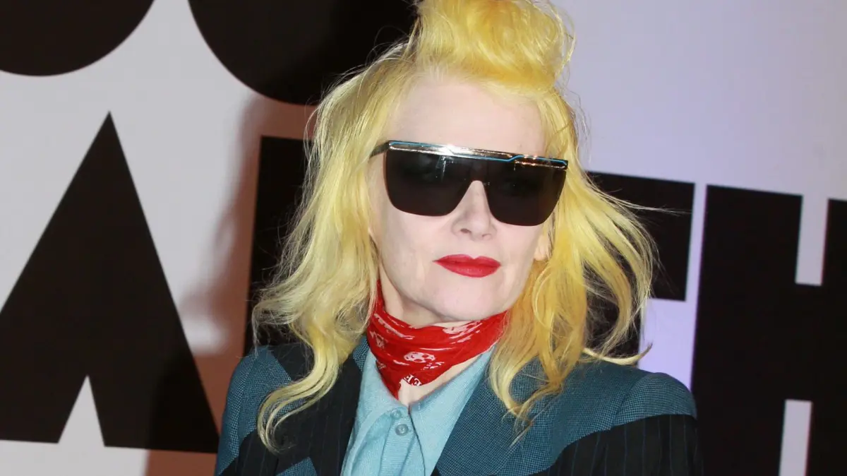 Pam Hogg hinterlässt ein kreatives Vermächtnis, das Mode- und Musikwelt gleichermaßen inspiriert hat.