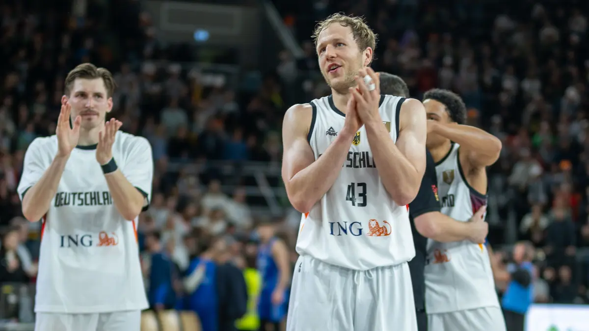 GER, Deutschland vs. Isreal, FIBA, Basketball, World Cup 2027 European Qualifiers, Laenderspiel, Runde 1, Gruppe E, 28.11.2025 : David Kramer (Deutschland, #44), Christian Sengfelder (Deutschland, #43),
GER, Deutschland vs. Isreal, FIBA, Basketball, World Cup 2027 European Qualifiers, Laenderspiel, Runde 1, Gruppe E, 28.11.2025,
Foto: Eibner-Pressefoto/Sascha Walther