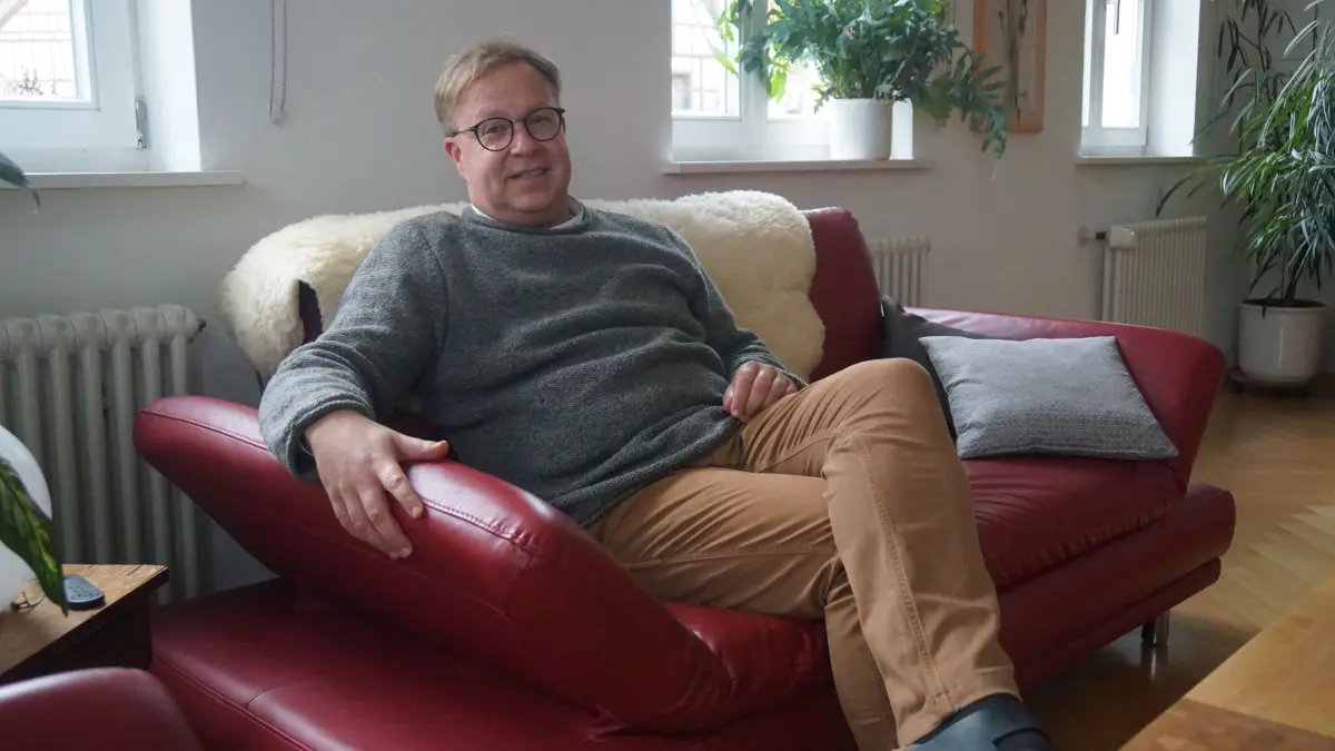 Timo Stahl in seiner Dienstwohnung.