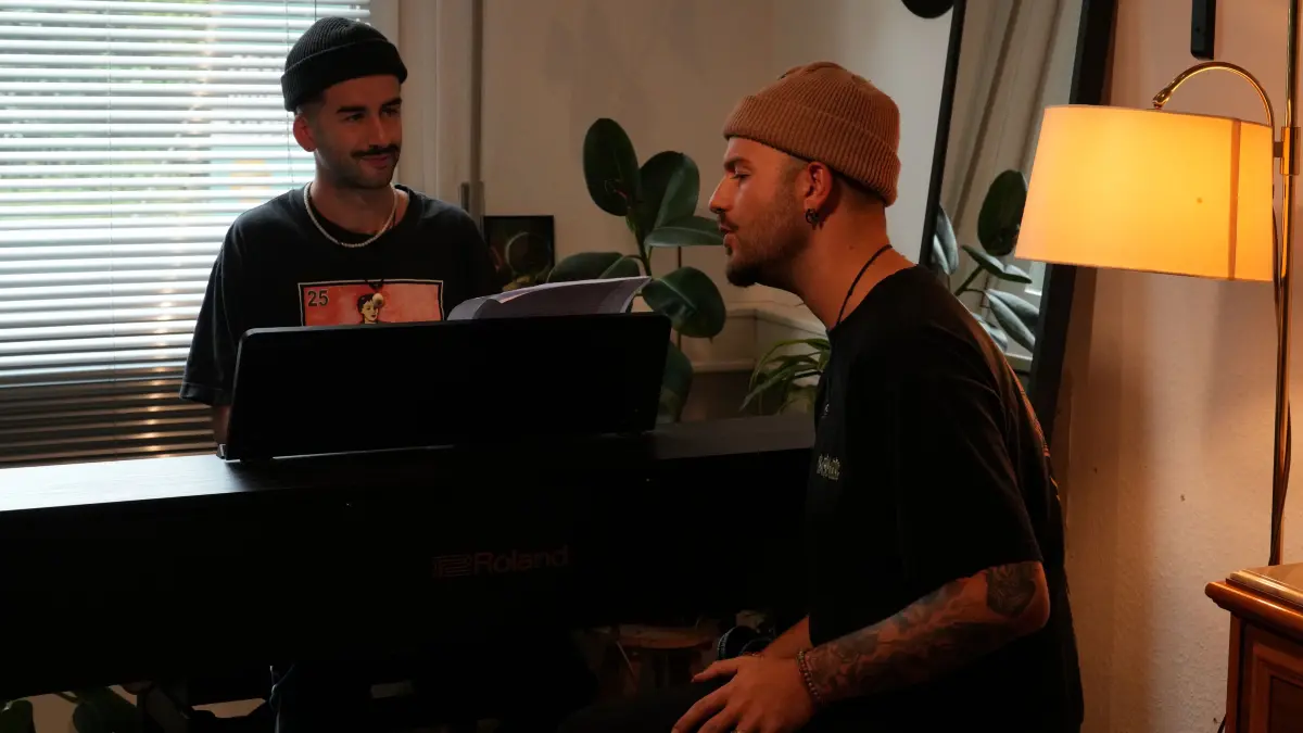 Fabio und Alessandro Lentini (Klavier) sind Brüder und machen gemeinsam Musik. Mit einer neu gegründeten Band wollen sie den Schritt als hauptberufliche Musiker wagen.
