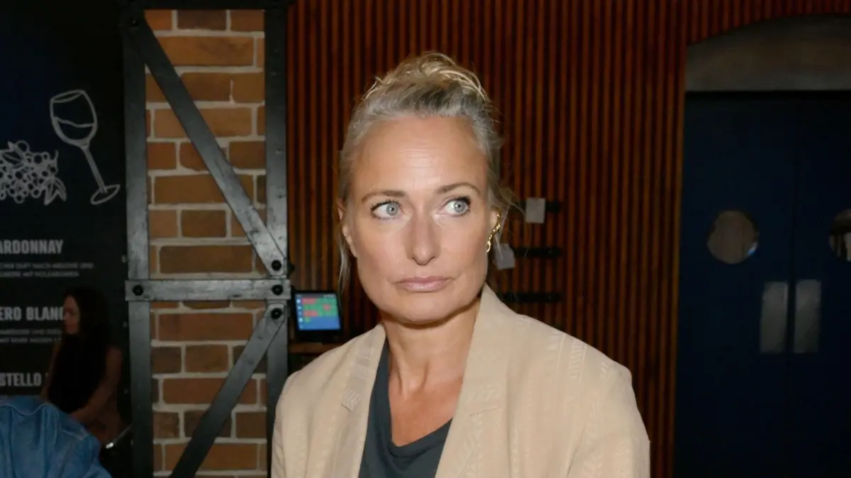 Maren (Eva Mona Rodekirchen) hat heimlich noch Gefühle für Julian.