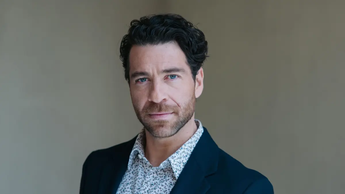 Patrick Fernandez verkörpert bei GZSZ die Rolle Carlos Lopez.