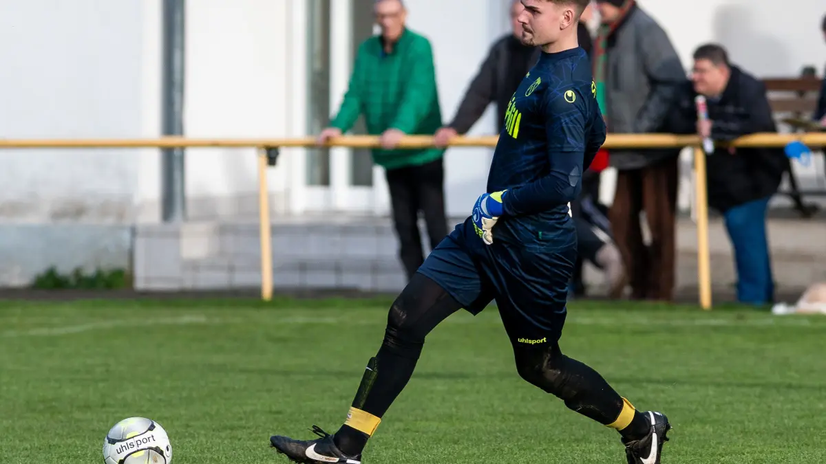 SV Nehren vs. VfB Boesingen, Fussball, Landesliga Staffel 3, Saison 2025/2026, Spieltag 18, 29.11.2025: Fabian Nill (SV Nehren #26),
SV Nehren vs. VfB Boesingen, Fussball, Landesliga Staffel 3, Saison 2025/2026, Spieltag 18, 29.11.2025,
Foto: Eibner-Pressefoto/Florian Schust