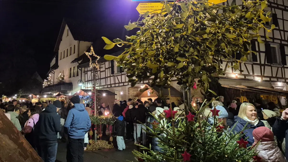 Einen Tag vor dem 1. Advent zog es wieder viele Menschen nach Zainingen auf den Weihnachtsmarkt, um gemeinsamt in die Vorweihnachtszeit zu starten.