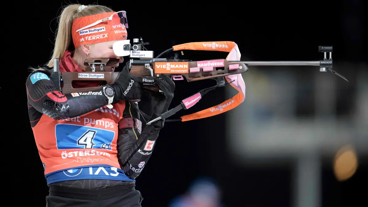 Germany's Julia Tannheimer warms up at the shooting range prior to the mixed relay event of the IBU Biathlon World Cup in Oestersund, Sweden on November 30, 2025. (Photo by Bjorn LARSSON ROSVALL / TT NEWS AGENCY / AFP) / Sweden OUT