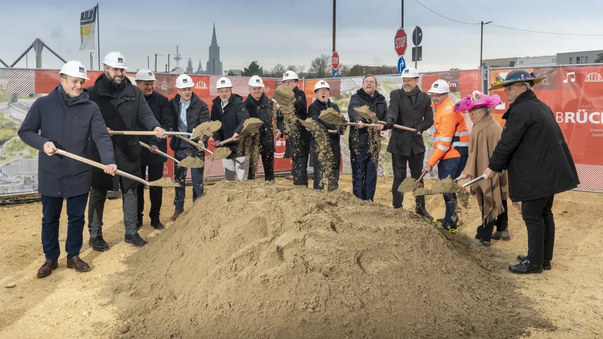 Brückbaufest am Blaubeurer Tor zum Start der B10-SperrungSpatenstich um 11 Uhr Programm
