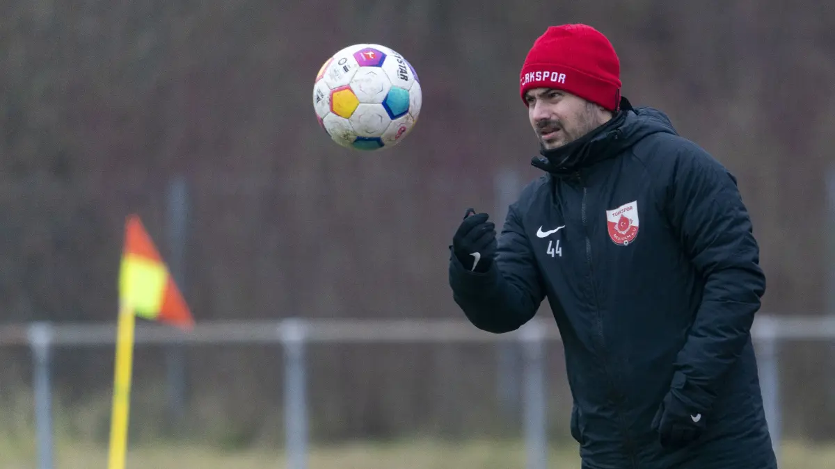 Srbija Ulm gegen Türkspor, Bezirkssportanlage in Wiblingen, Fußball Landesliga: Cheftrainer Florian Peruzzi