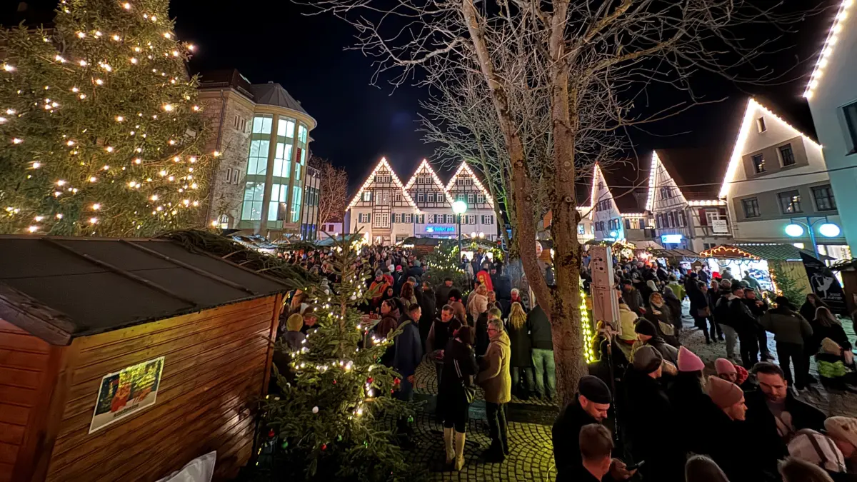 Der Dettinger Weihnachtsmarkt sorgte in der Ortsmitte für eine gute und entspannte Adventsstimmung.