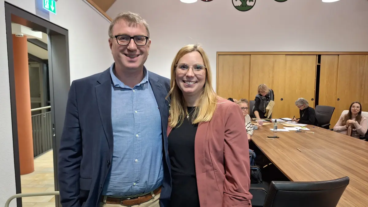 Matthias Heim und seine Frau Viktoria freuten sich am Sonntagabend sehr über das Ergebnis der Bürgermeisterwahl.
