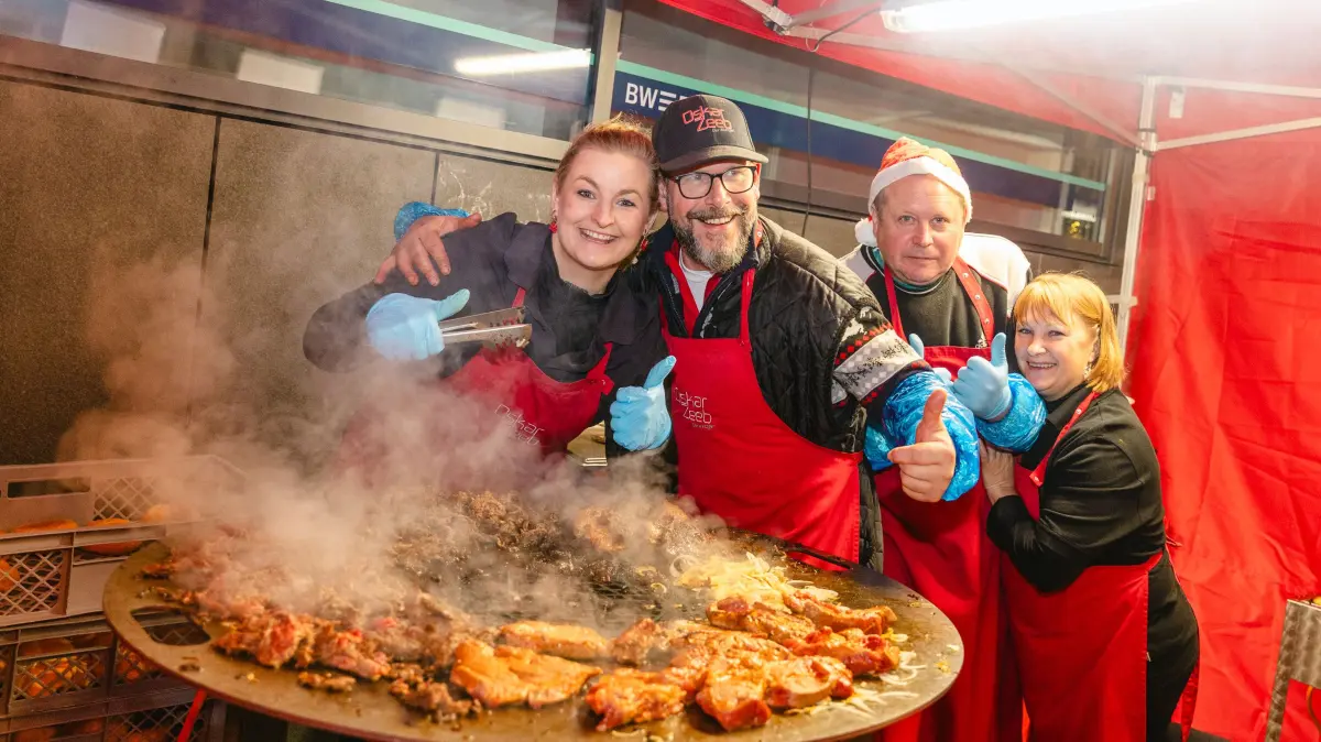 Reutlingen leuchtet Einkaufsnacht Shopping Innenstadt Weihnachtsmarkt
