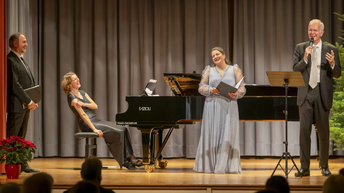 Weißenhorn, Stadthalle: Goethe Liederabend mit Diana Haller (Mezzosopran), Wilhelm Schwinghammer (Bass), Rita Kaufmann (Flügel) und Harald Schmidt als Moderator (Kammeroper