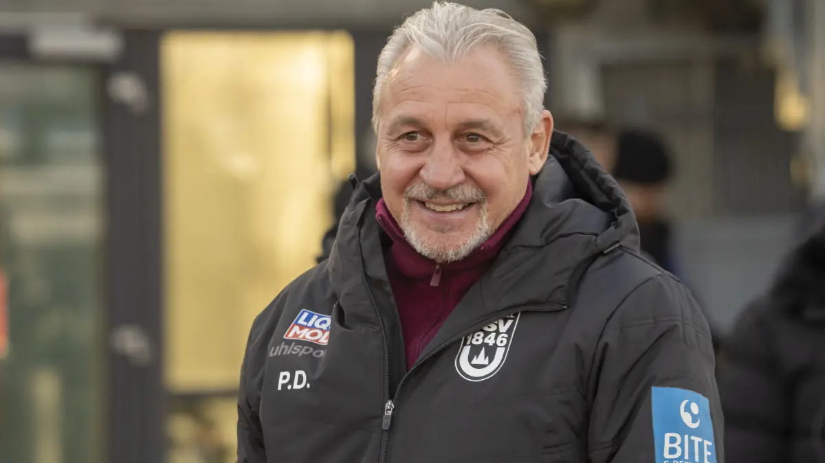 SSV ULM gegen 1860 München Trainer Pavel Dotchev