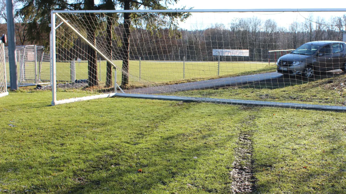 Sportplatz Ringingen Vandalismus Drifting