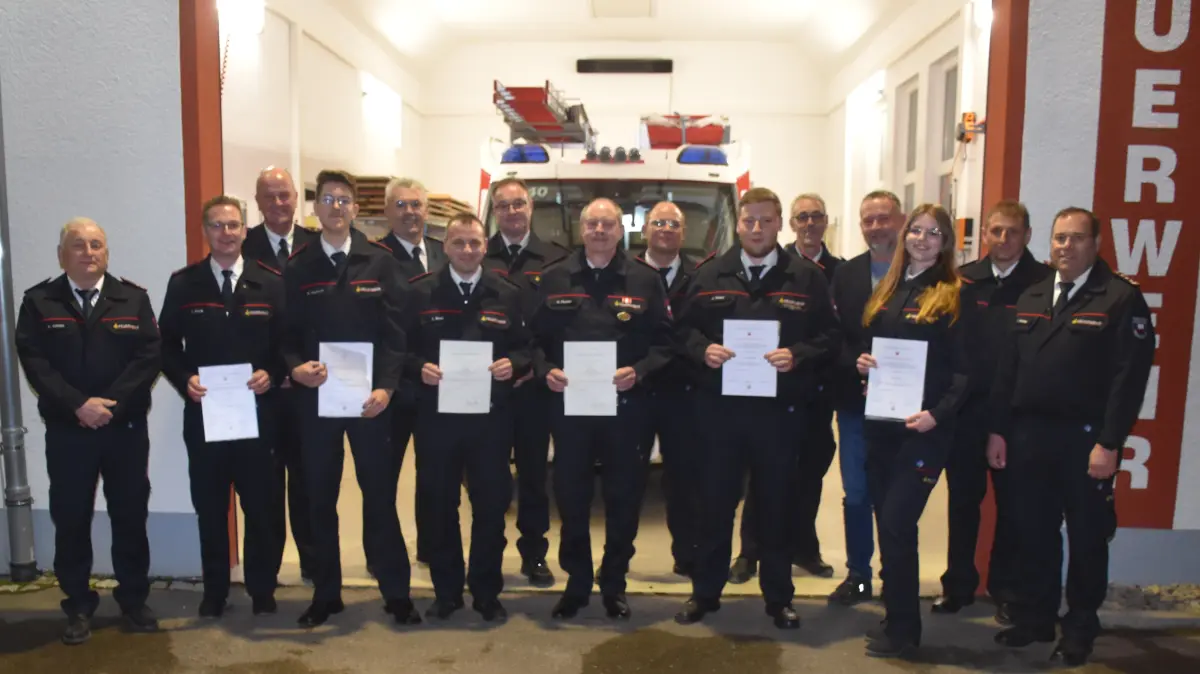 Viele Ehrungen, viele Beförderungen bei der Feuerwehr in Ahldorf.