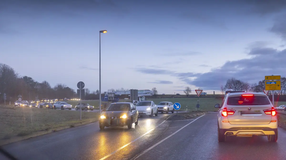 1. Werktag der B10-Sperrung: Verkehrschaos auf den Umleitungsstrecken Berliner Ring, Stuttgarter Straße, Heidenheimer Straße und womöglich sonstwo
