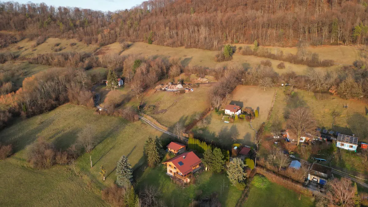 Beste Lage, begehrtes Land: Das Wochenendhaus-Gebiet Silberbrunnen in Dettingen sollte, wie der Name schon sagt, lediglich Kurzzeit-Urlaubern vorbehalten sein. Mancher Häuslesebesitzer halte sich aber nicht an diese Regel, heißt es im Ort.