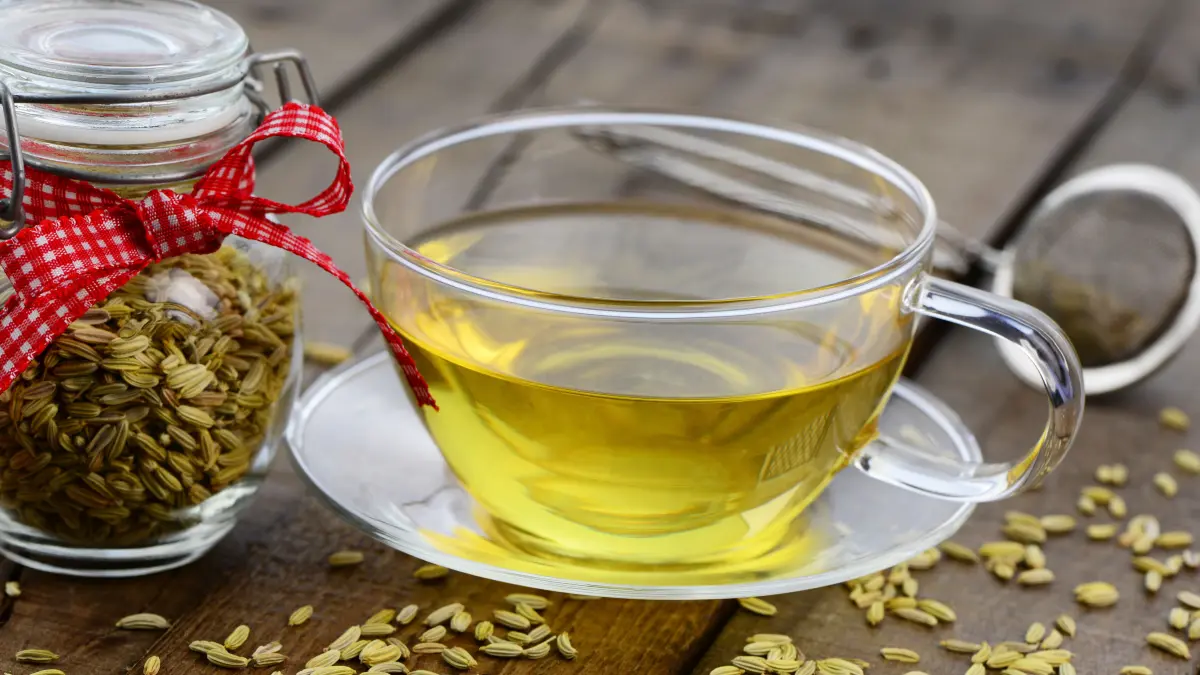 Fencheltee, Tasse, Glas, Tee. Download am 01.12.2025 für Caroline Strang, SWP, Wirtschaft, Print und Online. Foto: © Printemps/adobe.stock.com