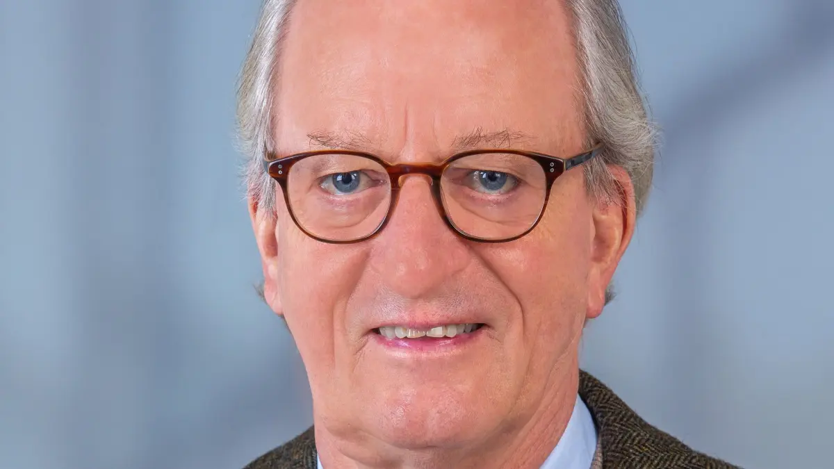Karl Friedrich Prinz von Hohenzollern, der Chef des vormaligen Sigmaringer Fürstenhauses, hat sein Drittel, das ihm von Burg Hohenzollern gehörte, an seinen Cousin Georg Friedrich Prinz von Preußen übertragen.