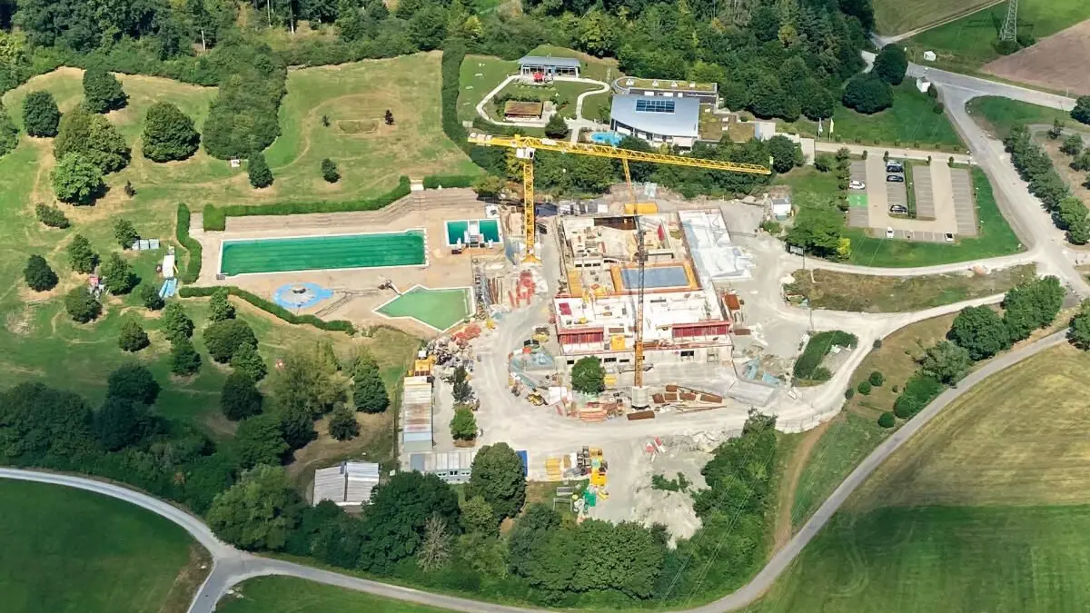 Im aktuellen Baufortschriftt für das neue Hallenbad in Crailsheim lässt sich bereits dessen künftige Grundfläche erkennen.
