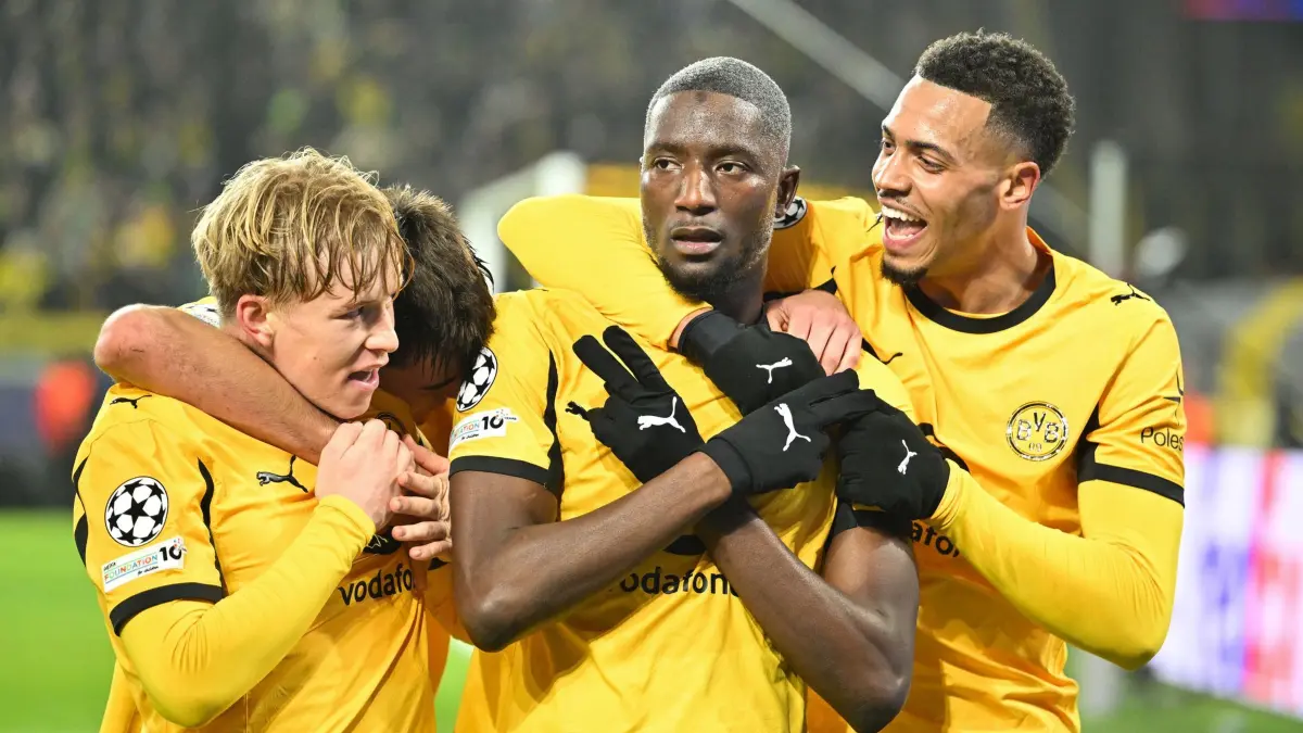 Borussia Dortmund - FC Villarreal: ARCHIV - 25.11.2025, Nordrhein-Westfalen, Dortmund: Fußball: Champions League, Borussia Dortmund - FC Villarreal, Vorrunde, 5. Spieltag, Signal Iduna Park, Dortmunds Serhou Guirassy (M) feiert mit Daniel Svensson (l) und Felix Nmecha nach seinem Tor zum 1:0. (zu dpa: «Guirassy entschuldigt sich – BVB-Coach setzt weiter auf ihn») Foto: Bernd Thissen/dpa +++ dpa-Bildfunk +++