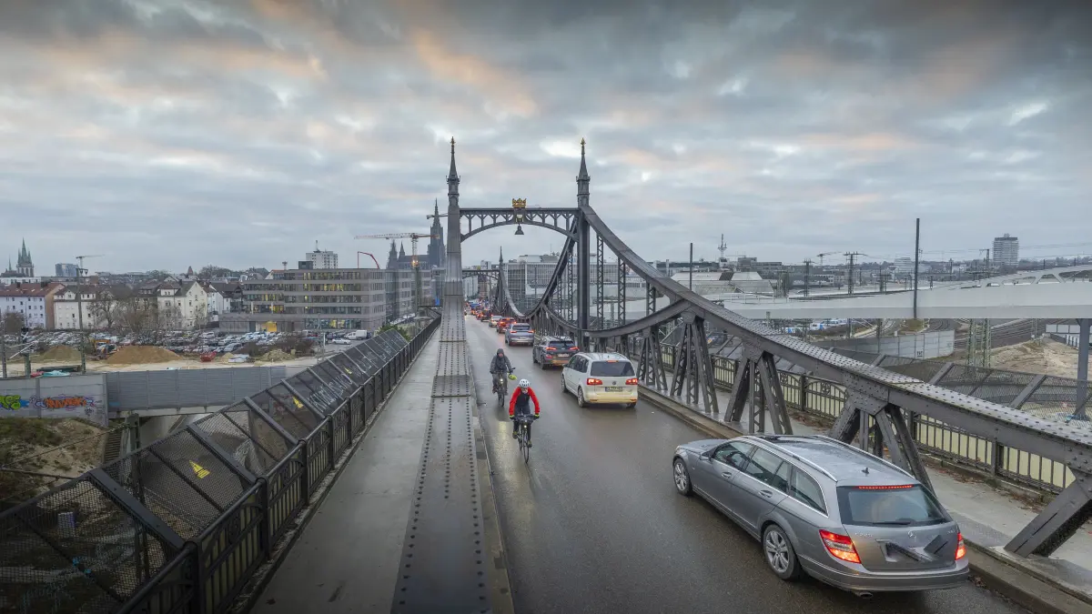 1. Werktag der B10-Sperrung: Verkehrschaos auf den Umleitungsstrecken Berliner Ring, Stuttgarter Straße, Heidenheimer Straße und womöglich sonstwo