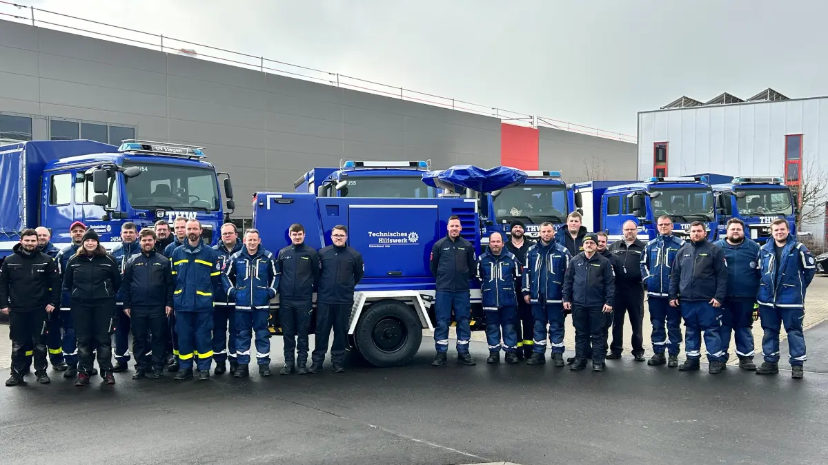 Am Wochenende hat die Ehinger Firma AVS Aggregatebau die letzten von 212 Flutlichtaggregaten an das Technische Hilfswerk übergeben.