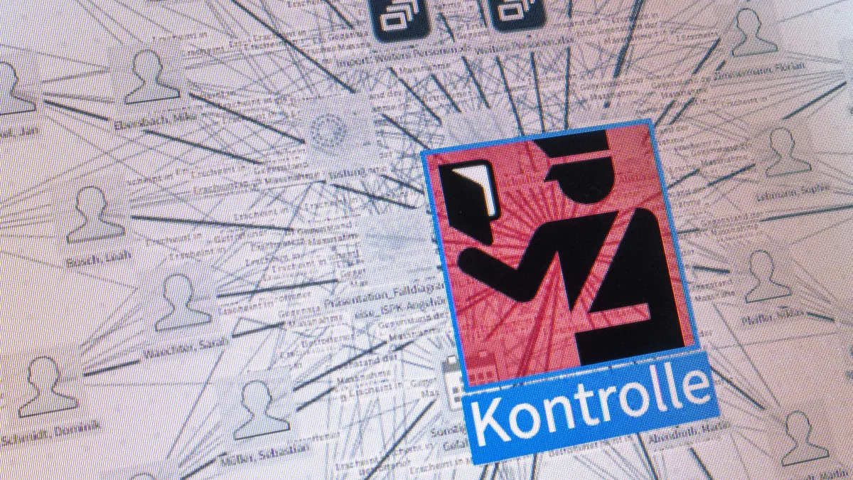 Eine Testversion der umstrittenen Polizeisoftware „VeRA“ ist auf einem Bildschirm im bayerischen Landeskriminalamt (LKA) zu sehen. (zu dpa: «Niedersachsen und Bremen setzen nicht auf Palantir») +++ dpa-Bildfunk +++
