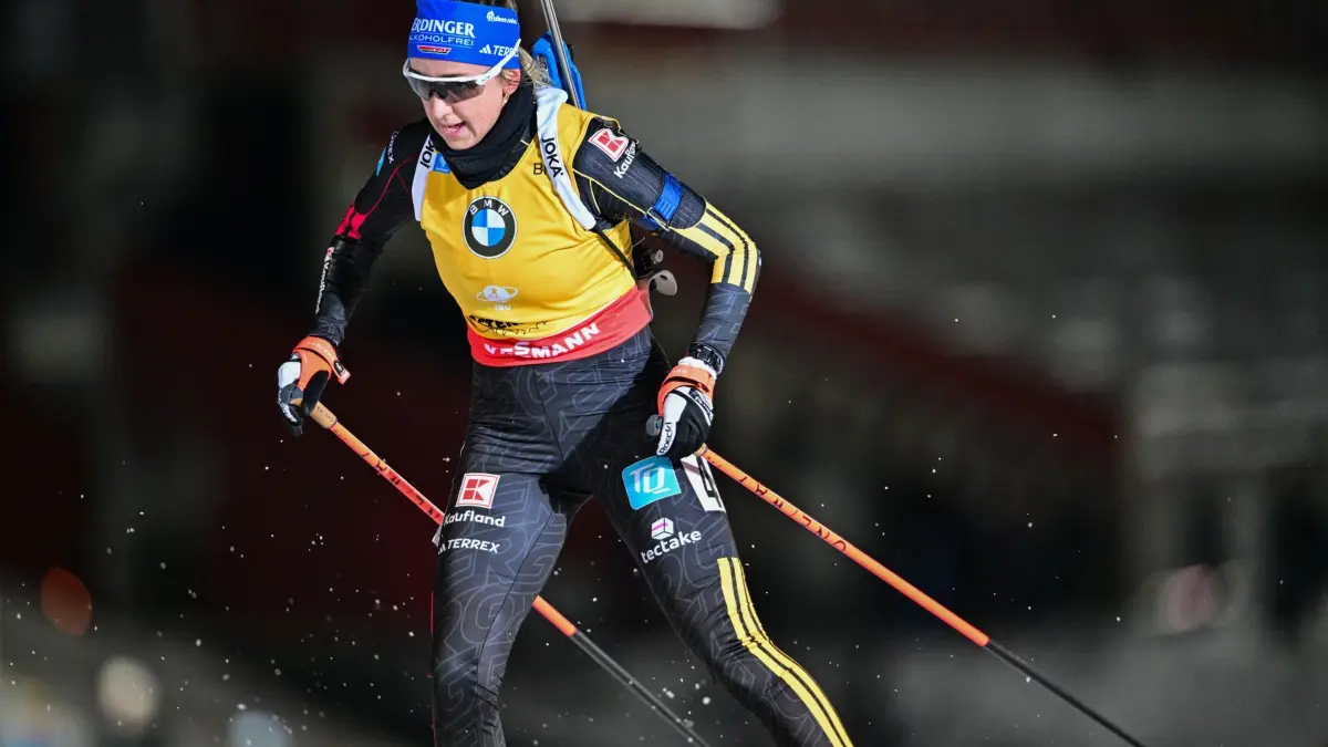Biathlon: Weltcup: 02.12.2025, Schweden, Östersund: Biathlon: Weltcup, Einzel 15 km, Frauen. Franziska Preuß (Deutschland) ist auf der Strecke unterwegs. Foto: Hanna Brunlöf/TT News Agency via AP/dpa +++ dpa-Bildfunk +++