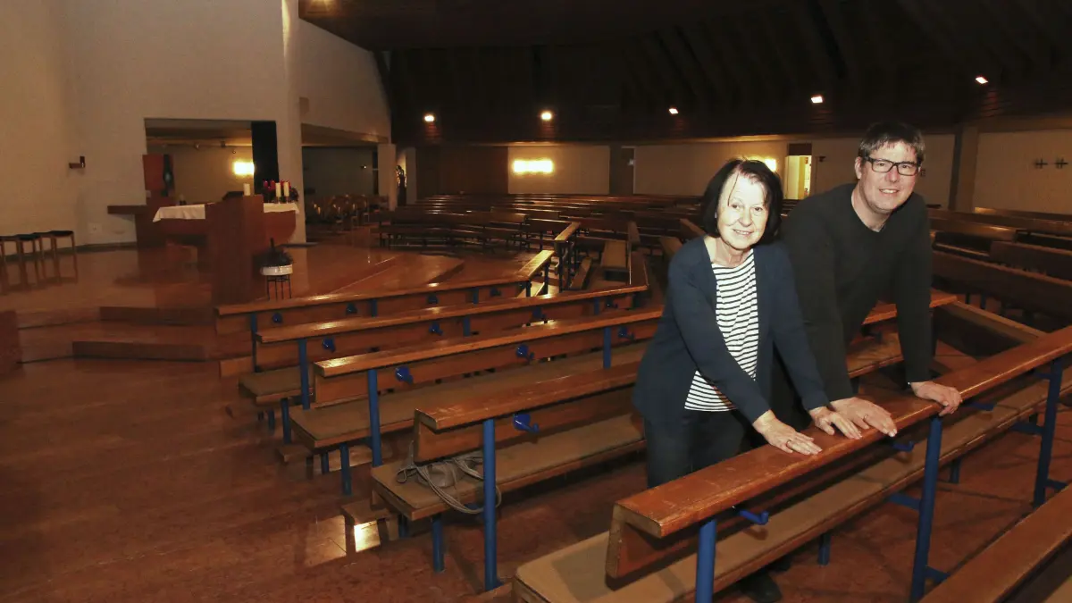 Heilig-Kreuz-Kirche, Kuchen, 50 Jahre alt, Kirchengemeinderats(laien)vorsitzende Katharina Eisele und ihr Stellvertreter Markus Hartmann