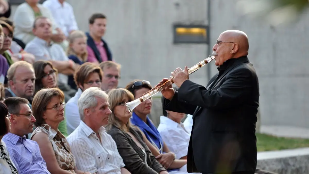 Giora Feidman als musikalischer Botschafter. Vor 15 Jahren, im Juli 2010, begeisterte der King of Klezmer sein Publikum mit einem Konzert bei den Filsterrassen in Eislingen.