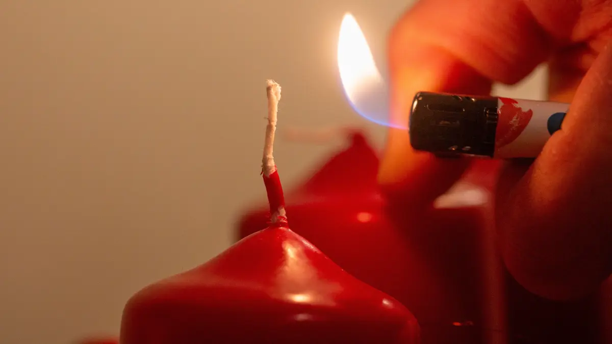Adventszeit ist gleich Familienzeit. Ihr könnt euren Liebsten, die nicht bei euch sein können per WhatsApp und Co. eine besinnliche Nachricht zukommen lassen.