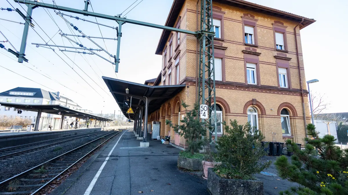Bahnhof Süßen mit Gleisen, Westseite
