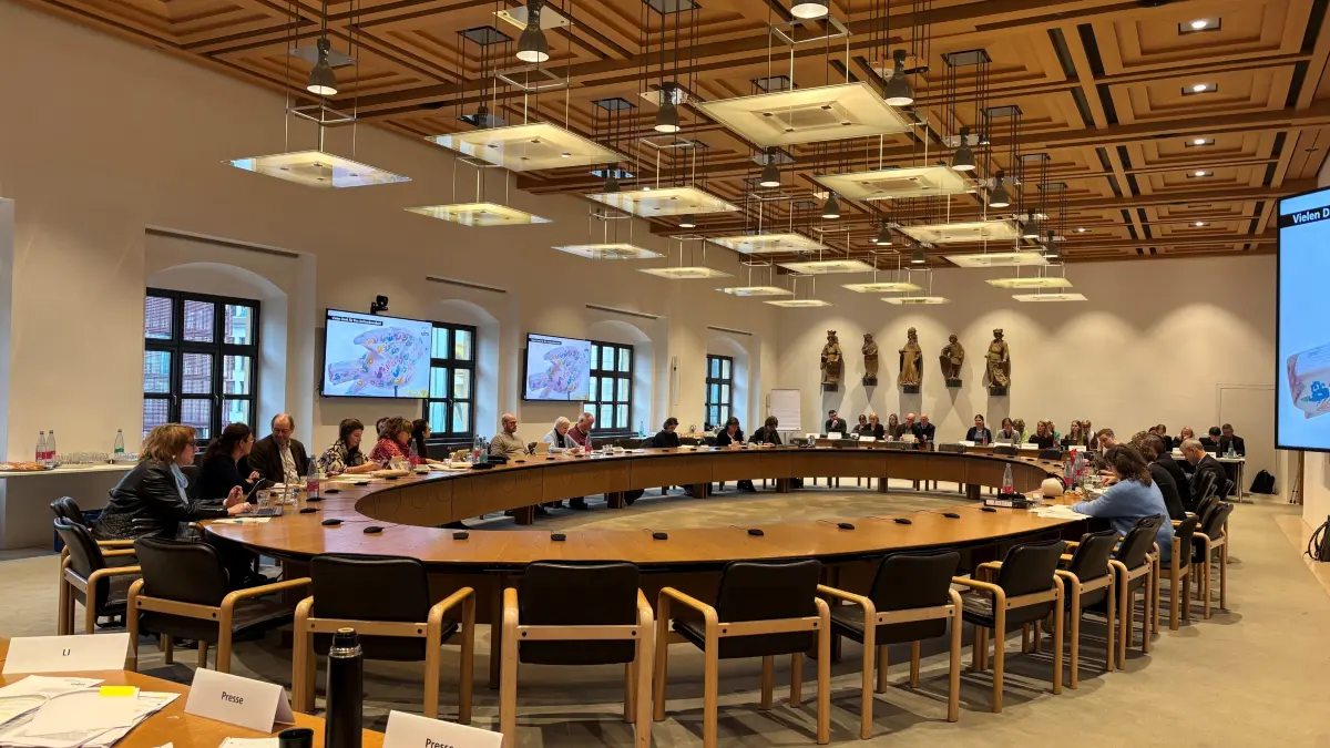 Großer Ratssaal im Ulmer Rathaus: Auftakt der Etatberatungen 2026 im Fachbereichsausschuss Bildung und Soziales