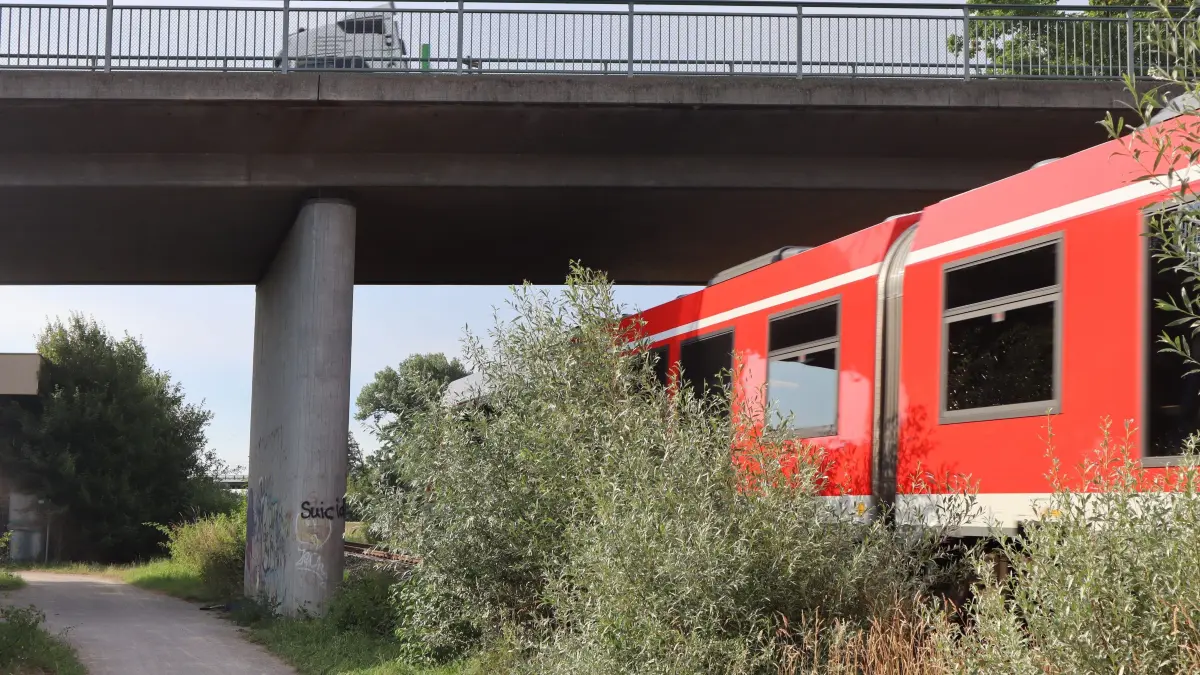 (ohne Überschrift): Im Sendener Norden entsteht ein neuer Bahnhalt mit unterirdischer Querung der Gleise.