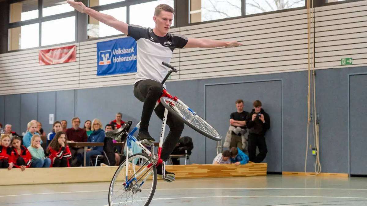 Jonas Beiter vom RV Germania Trillfingen bei der Ausführung einer Übung: Der 22-Jährige wurde bei der DM 2025 im 1er-Männer-Elite Zweiter und erzielte eine persönliche Bestleistung.