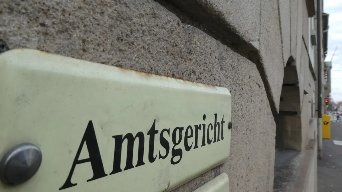 Was der 23-Jährige freiweg gestand, war eine Falschaussage in einem anderen Prozess. Dort war der Angeklagte selbst das Opfer.