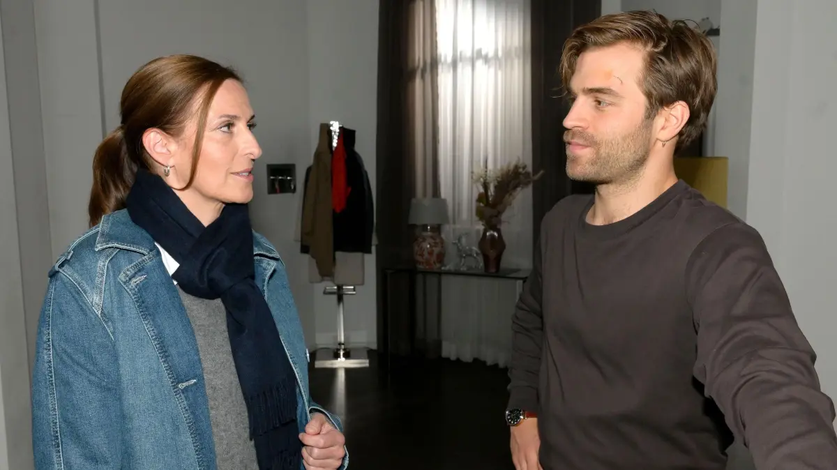 Katrin (Ulrike Frank) rechnet Julian (Onno Buß) hoch an, dass er Johanna schützen will.