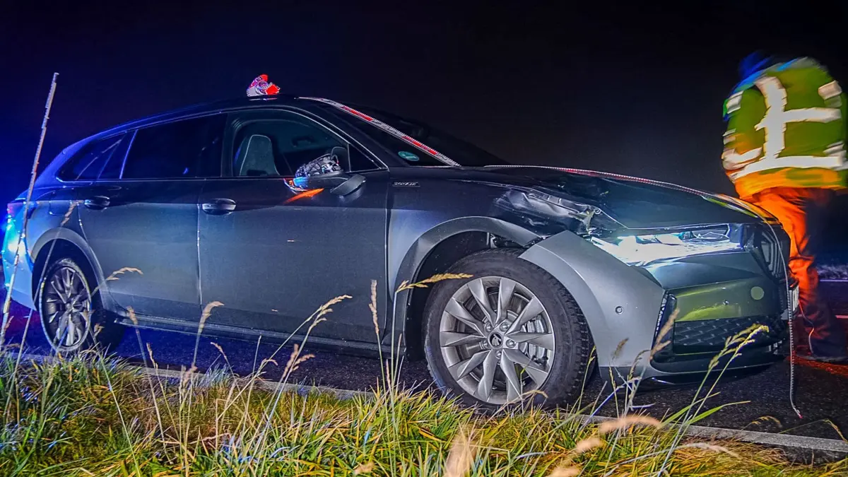 Von Fahrzeug erfasst: Mann stirbt auf Landstraße