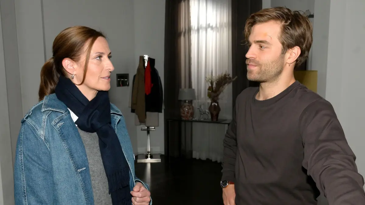 Katrin (Ulrike Frank) rechnet Julian (Onno Buß) hoch an, dass er Johanna schützen will.