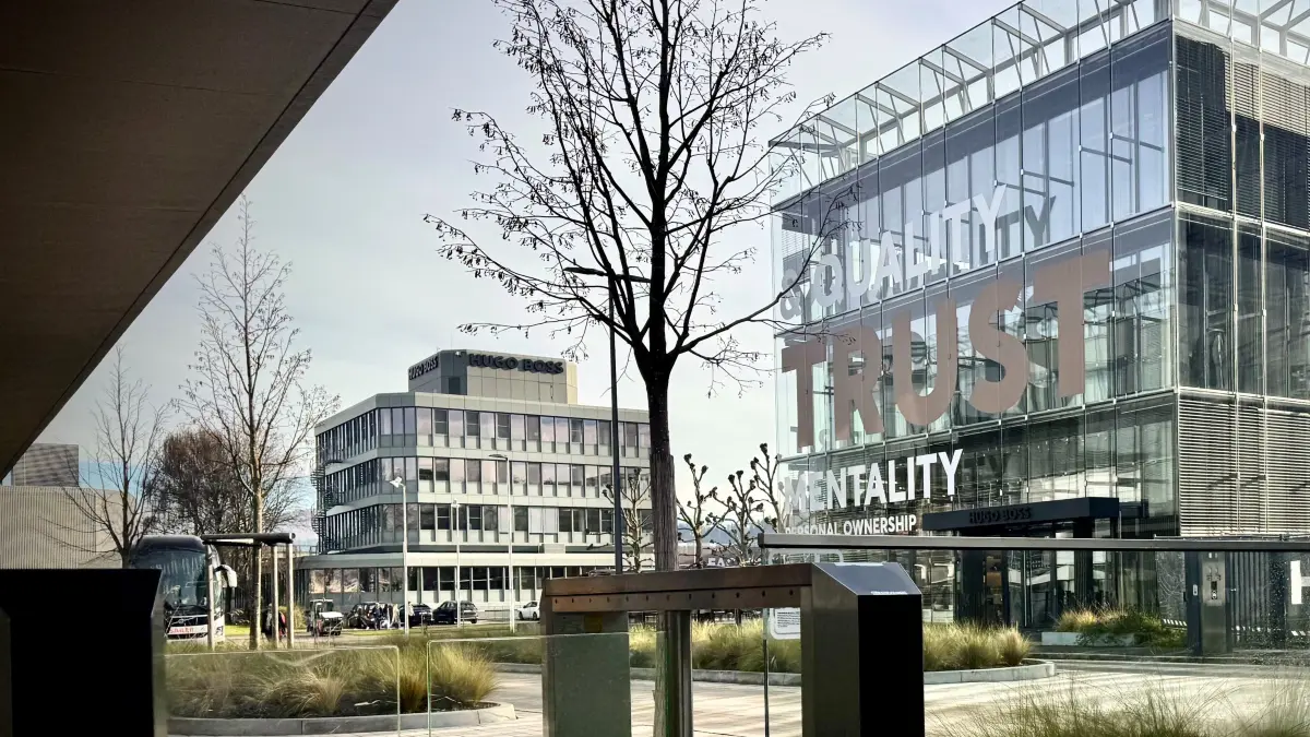 Der Modekonzern Hugo Boss plant fürs nächste Jahr weniger Gewinn.