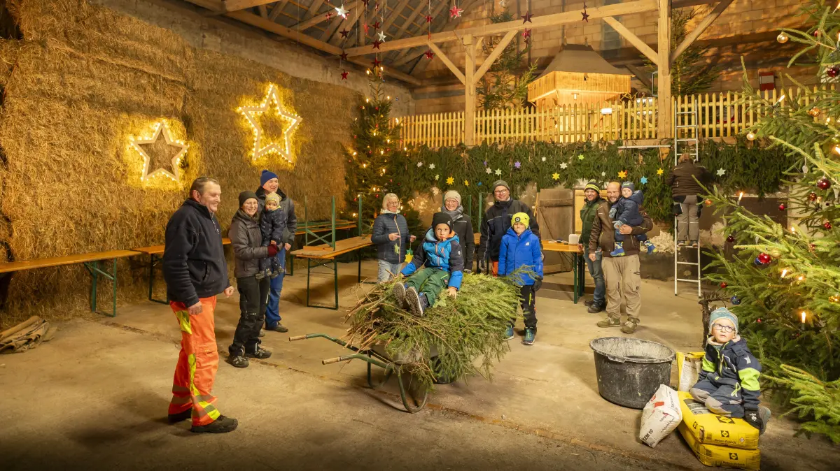 Stallweihnacht in Humlagen mit Selbstgemachtem und verschiedenen Tieren Kohn Humlangen